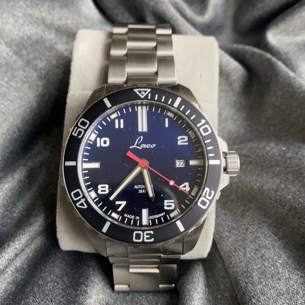 Automatic movement LACO men’s watch. Steel bracelet. Navy blue face.